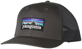 Patagonia P-6 Logo Trucker Hat Herren (Anthrazit ) | Weihnachtsgeschenke-unter-50-Euro